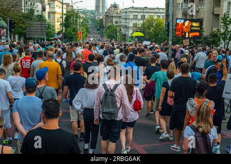 01 juillet 2023, Belgrade, Serbie, manifestation contre les violences déclenchées par des fusillades de masse dans l'école de Belgrade et Mladenovac , ville près de Belgrade Banque D'Images