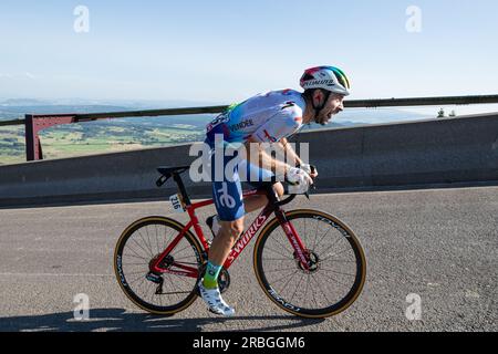 Puy de Dome, France, 9 juillet 2023, PIERRE LATOUR de TOTALENERGIES sur l'étape 9, 184km, Saint Léonard de Noblat au Puy de Dome lors de la 110e édition du Tour de France crédit : Nick Phipps/Alamy Live News Banque D'Images