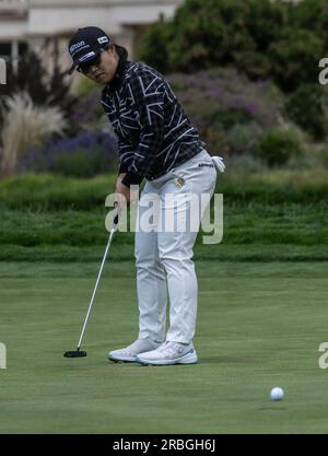 Pebble Beach, États-Unis. 09 juillet 2023. NASA Hataoka du Japon putts sur le deuxième green lors de la dernière journée des femmes américaines Ouvert à Pebble Beach, Californie, le dimanche 9 juillet 2023. Photo de Terry Schmitt/UPI crédit : UPI/Alamy Live News Banque D'Images