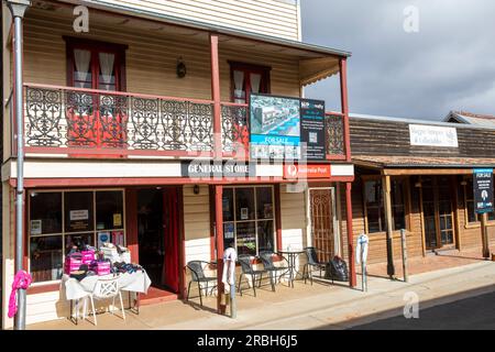 Juillet 2023, ville minière d'or Sofala en Nouvelle-Galles du Sud, magasin général du village et bureau de poste d'australie, NSW, Australie Banque D'Images