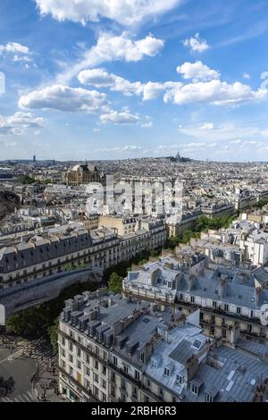 Paris, vue aérienne de la ville, avec l'église Saint-Eustache, et Montmartre en arrière-plan Banque D'Images