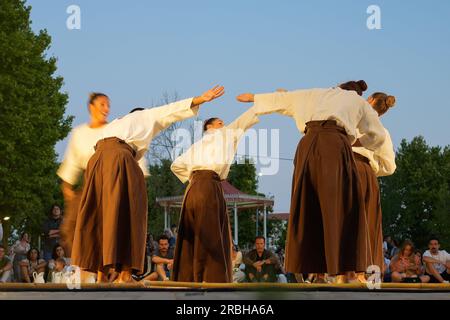 Pinhal Novo, Portugal. 09 juillet 2023. UR, spectacle de danse présenté par Haatik Danza d'Espagne, lors du dernier jour de la 12e FIG - Festival Internacional de Gigantes (Festival International des géants). Pendant les trois jours, plus de 30 spectacles ont été présentés, où les formes animées contemporaines et traditionnelles, le théâtre physique et les objets ont fortement prévalu. Crédit : SOPA Images Limited/Alamy Live News Banque D'Images