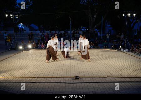 Pinhal Novo, Portugal. 09 juillet 2023. UR, spectacle de danse présenté par Haatik Danza d'Espagne, lors du dernier jour de la 12e FIG - Festival Internacional de Gigantes (Festival International des géants). Pendant les trois jours, plus de 30 spectacles ont été présentés, où les formes animées contemporaines et traditionnelles, le théâtre physique et les objets ont fortement prévalu. Crédit : SOPA Images Limited/Alamy Live News Banque D'Images