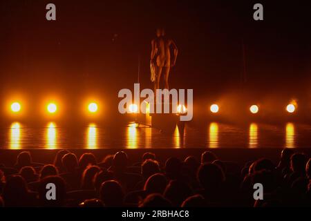 Pinhal Novo, Portugal. 09 juillet 2023. Albano, spectacle de cirque présenté par Rui Paixao du Portugal, lors de la dernière journée du 12e FIG - Festival Internacional de Gigantes (Festival International des géants). Pendant les trois jours, plus de 30 spectacles ont été présentés, où les formes animées contemporaines et traditionnelles, le théâtre physique et les objets ont fortement prévalu. (Photo Bruno de Carvalho/SOPA Images/Sipa USA) crédit : SIPA USA/Alamy Live News Banque D'Images