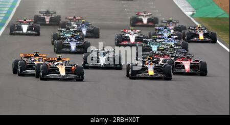 Silverstone, Grande-Bretagne. 9 juillet 2023. Les pilotes prennent le départ lors du Grand Prix de Grande-Bretagne de Formule 1 2023 sur le circuit de Silverstone, en Grande-Bretagne, le 9 juillet 2023. Crédit : Li Ying/Xinhua/Alamy Live News Banque D'Images