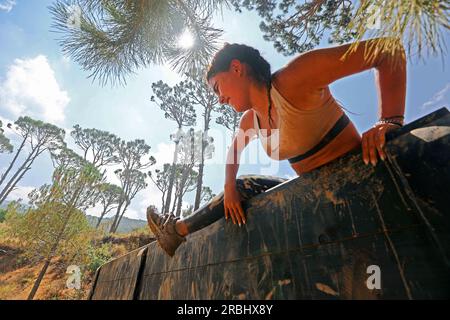 Ain Zhalta, Liban. 9 juillet 2023. Un participant prend part à la course Hannibal dans la région d'Ain Zhalta, au Liban, le 9 juillet 2023. Crédit : Bilal Jawich/Xinhua/Alamy Live News Banque D'Images