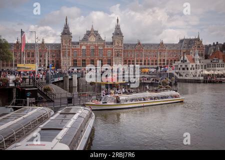 Gare centrale d'Amsterdam, Amsterdam, province de Hollande du Nord, pays-Bas, Europe Banque D'Images
