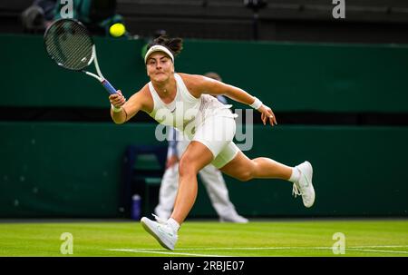 Bianca Andreescu, du Canada, en action lors de la troisième ronde des Championnats de Wimbledon 2023, le 8 juillet 2023, au All England Lawn tennis & Croquet Club à Wimbledon, en Angleterre Banque D'Images