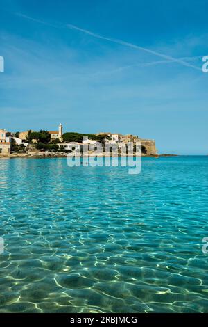 Plage de sable, Plage dAregno, Algajola, près de Calvi, département de haute-Corse, Corse, Mer Méditerranée, France Banque D'Images