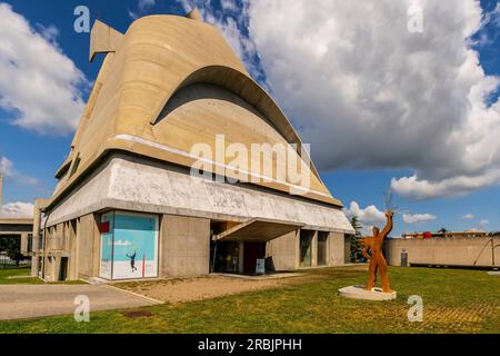 Église de St. Peter de le Corbusier. Site du Corbusier à Firminy-Vert Centre civique, Saint-Etienne, Loire département, région Auvergne-Rhône-Alpes, FRA Banque D'Images