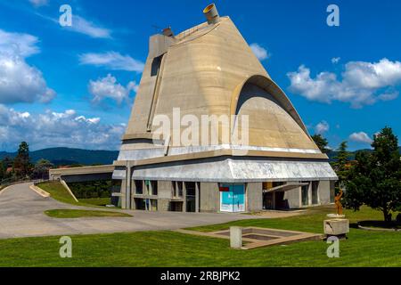 Église de St. Peter de le Corbusier. Site du Corbusier à Firminy-Vert Centre civique, Saint-Etienne, Loire département, région Auvergne-Rhône-Alpes, FRA Banque D'Images