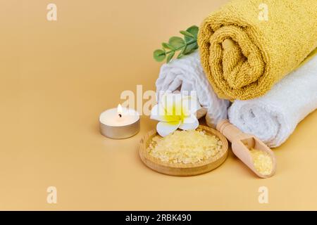 Set for SPA procedures, towels, sea salt Banque D'Images