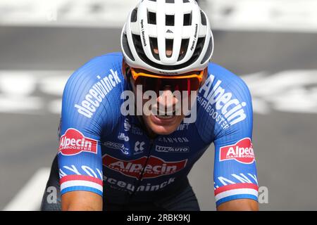 Mathieu Van Der Poel pays-Bas Alpecin Deceuninck était complètement épuisé lorsqu’il a atteint l’arrivée à Limoges Banque D'Images