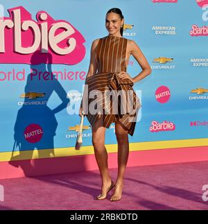 Los Angeles, États-Unis. 09 juillet 2023. L'actrice israélienne gal Gadot assiste à la première de la comédie romantique Barbie à l'Auditorium du Shrine le dimanche 9 juillet 2023. Scénario : Barbie souffre d'une crise qui l'amène à remettre en question son monde et son existence. Photo de Jim Ruymen/UPI crédit : UPI/Alamy Live News Banque D'Images