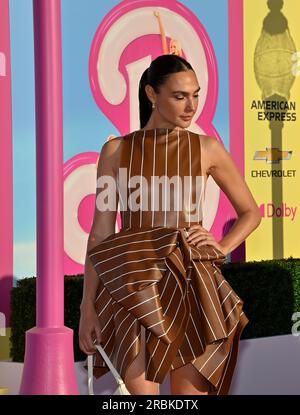 Los Angeles, États-Unis. 09 juillet 2023. L'actrice israélienne gal Gadot assiste à la première de la comédie romantique Barbie à l'Auditorium du Shrine le dimanche 9 juillet 2023. Scénario : Barbie souffre d'une crise qui l'amène à remettre en question son monde et son existence. Photo de Jim Ruymen/UPI crédit : UPI/Alamy Live News Banque D'Images