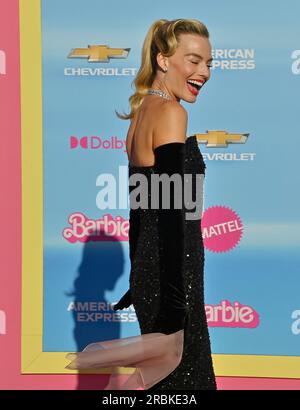 Los Angeles, États-Unis. 09 juillet 2023. Margot Robbie, membre de la distribution, assiste à la première de la comédie romantique Barbie au Shrine Auditorium le dimanche 9 juillet 2023. Scénario : Barbie souffre d'une crise qui l'amène à remettre en question son monde et son existence. Photo de Jim Ruymen/UPI crédit : UPI/Alamy Live News Banque D'Images