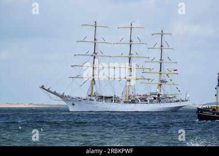 Den Helder, pays-Bas. 2 juillet 2023. Le grand voilier polonais Dar Mlodziezy pendant la voile sur le Marsdiep à Den Helder. Photo de haute qualité Banque D'Images