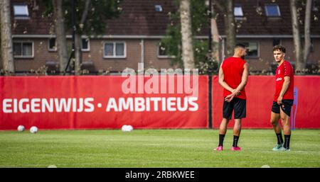 ALMERE - joueurs lors de la formation du club de football Almere City. Le plus jeune club professionnel des pays-Bas a été promu en Eredivisie et se prépare pour la nouvelle saison de football. ANP FREEK VAN DEN BERGH Banque D'Images