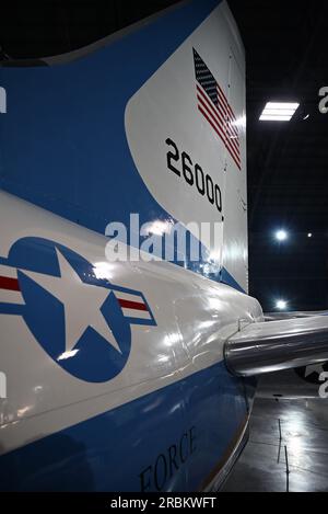 Section arrière de Air Force One connu sous le nom de SAM26000, un Boeing 707 modifié utilisé pour la première fois par John F. Kennedy, exposé au musée national de l'US Air Force. Banque D'Images