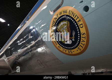 Sceau présidentiel de Air Force One connu sous le nom de SAM26000, un Boeing 707 utilisé pour la première fois par John F. Kennedy, exposé au musée national de l'US Air Force. Banque D'Images