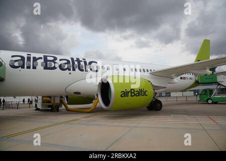 ISTANBUL, TURKIYE - 08 OCTOBRE 2022 : exposition d'Airbus air Baltic A220-371 (55165) dans l'Airshow d'Istanbul à l'aéroport Ataturk d'Istanbul Banque D'Images