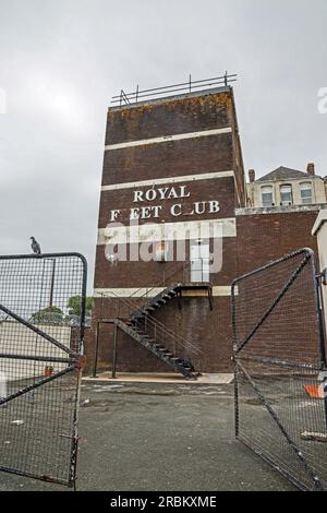 L'extension arrière de l'ancien Royal Fleet Club à Devonport, Plymouth, semble triste et déprimée. Acheté par l’Église de Scientologie en 2010 pour tourner Banque D'Images