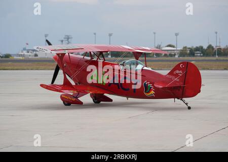 ISTANBUL, TURKIYE - 08 OCTOBRE 2022: Privé Pitts S-2B spécial (5322) exposition dans l'Airshow d'Istanbul à l'aéroport Ataturk d'Istanbul Banque D'Images