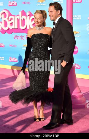 Margot Robbie mit Ehemann Tom Ackerley BEI der Weltpremiere des Kinofilms 'Barbie' im Shrine Auditorium. Los Angeles, 09.07.2023 Banque D'Images