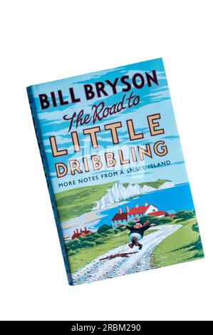 Une copie imprimée de The Road to Little dribbling de Bill Bryson. Publié pour la première fois en 2015. Banque D'Images