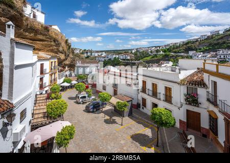Plaza de Andalucia - Setenil de las Bodegas, Andalousie, Espagne Banque D'Images