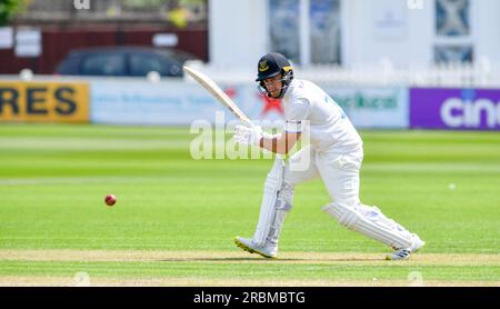 Hove UK 10th juillet 2023 - Tom Haines bat pour Sussex v Derbyshire pendant la première journée du LV= Insurance County Championship match de cricket au 1st Central County Ground à Hove : Credit Simon Dack /TPI/ Alamy Live News Banque D'Images