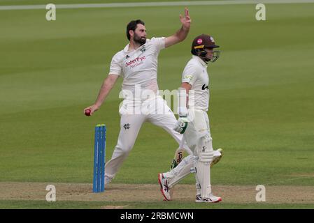 Londres, Royaume-Uni. 10 juillet 2023. Brett Hutton bowling dans le rôle de Surrey affrontent Nottinghamshire dans le championnat du comté au Kia Oval, le premier jour. Crédit : David Rowe/Alamy Live News Banque D'Images