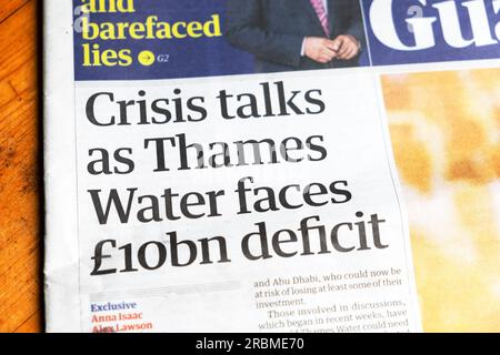 "La crise parle alors que Thames Water fait face à un déficit de 10 milliards de livres sterling" page d'accueil du journal Guardian gros titre crise financière 29 juin 2023 à Londres Angleterre Royaume-Uni Grande-Bretagne Banque D'Images