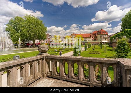 Parc thermal et roseraie dans la station thermale de Bad Kissingen, Basse-Franconie, Franconie, Bavière, Allemagne Banque D'Images