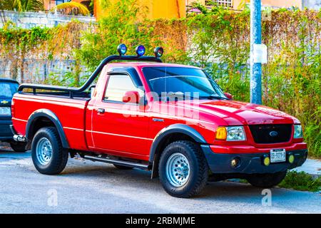 Playa del Carmen Quintana Roo Mexique 03. Mai 2023 diverses camionnettes mexicaines voitures 4x4 véhicules hors route à Playa del Carmen Quintana Roo Mexique. Banque D'Images