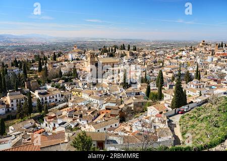 Vue aérienne de l'Albaicin et Sacromonte quartier de Grenade, Andalousie, Espagne Banque D'Images