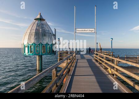 Télécabine de plongée sur la jetée de Zingst, Mecklembourg-Poméranie occidentale, Allemagne du Nord, Allemagne Banque D'Images