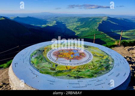 France, Cantal (15), parc naturel régional des Volcans d'Auvergne, monts du Cantal, sommet du puy Mary à 1783m Banque D'Images