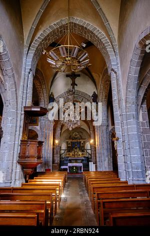 France, Cantal (15), Allanche, église fortifiée Saint-Jean-Baptiste. Parc naturel régional des Volcans d'Auvergne, plateau du Cézallier Banque D'Images