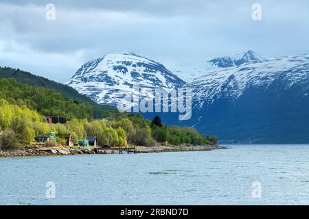 Lyngenfjord im Frühjahr, Nordland, Norvège Banque D'Images