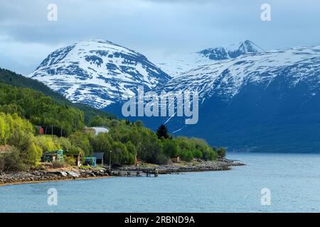 Lyngenfjord im Frühjahr, Nordland, Norvège Banque D'Images