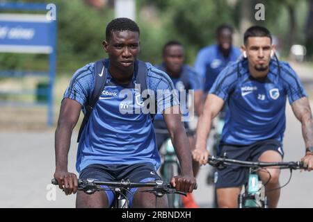 Venray, pays-Bas. 10 juillet 2023. Ibrahima Bangoura de Genk arrive pour un camp d'entraînement de l'équipe belge de première ligue KRC Genk, à Venray, aux pays-Bas, avant la saison 2023-2024, lundi 10 juillet 2023. BELGA PHOTO BRUNO FAHY crédit : Belga News Agency/Alamy Live News Banque D'Images