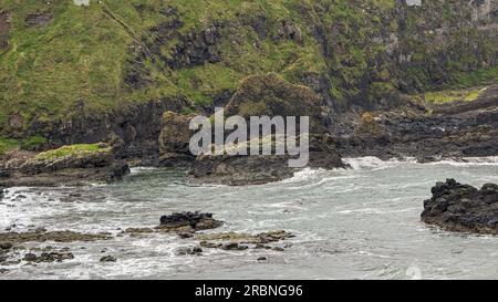 Visitez l'Irlande du Nord, Culture, géologie, architecture, paix calme, Terres verdoyantes, légendes et mythes géants Causeway antrim ni Banque D'Images