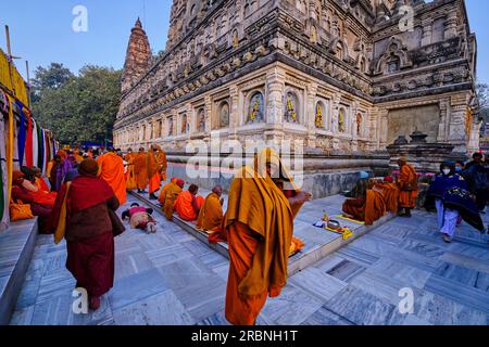 Inde, Bihar, Bodhgaya, UNESCO World Heriatge, le temple Mahabodhi, moines bouddhistes Banque D'Images