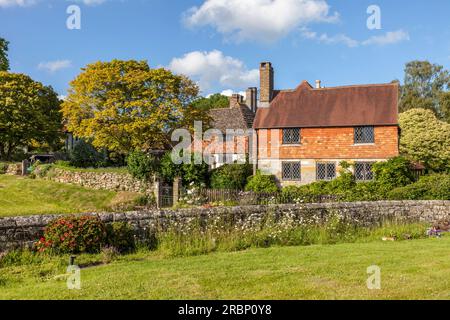 Vieux cottage dans le village de Slaugham, West Sussex, Angleterre Banque D'Images