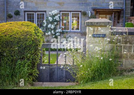 Vieux cottage dans le village de Slaugham, West Sussex, Angleterre Banque D'Images