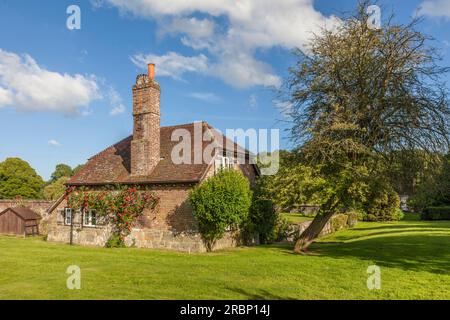 Vieux cottage dans le village de Slaugham, West Sussex, Angleterre Banque D'Images