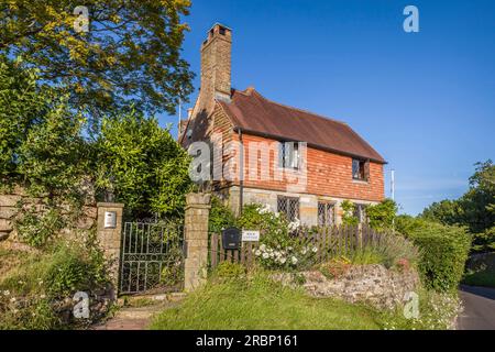 Vieux cottage dans le village de Slaugham, West Sussex, Angleterre Banque D'Images