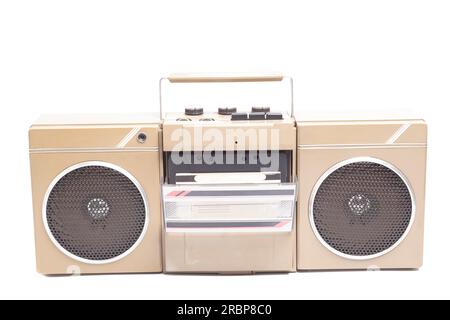 Lecteur de cassettes stéréo portable rétro de 80s. Traduction en anglais : volume, gauche, droite (inscription en russe) Banque D'Images