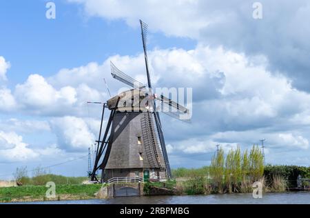 Les canaux, moulins et stations de pompage de Kinderdike remontent à plus de 700 ans. Banque D'Images